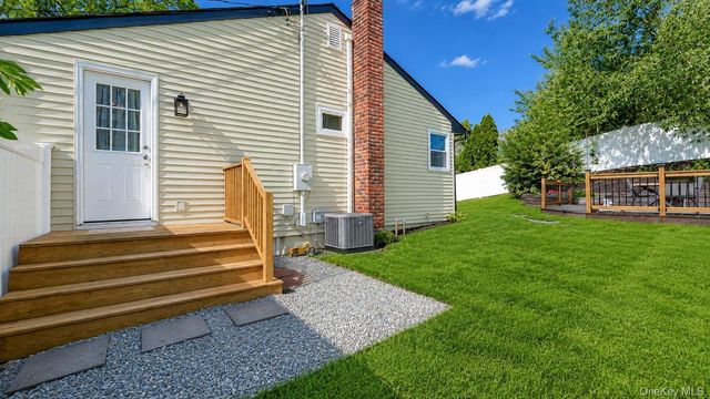 19 Hawthorne Road, Rocky Point, NY 11778