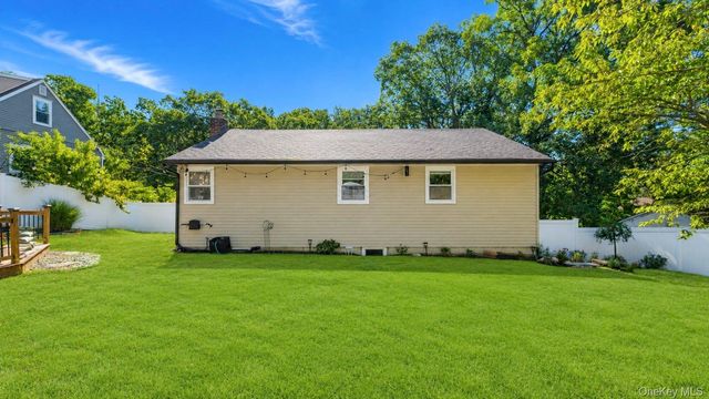 19 Hawthorne Road, Rocky Point, NY 11778