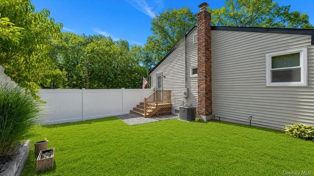 19 Hawthorne Road, Rocky Point, NY 11778