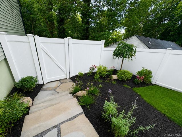 19 Hawthorne Road, Rocky Point, NY 11778
