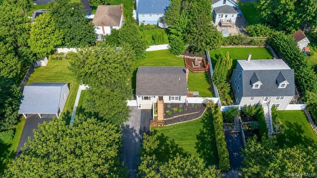 19 Hawthorne Road, Rocky Point, NY 11778