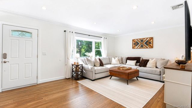 19 Hawthorne Road, Rocky Point, NY 11778