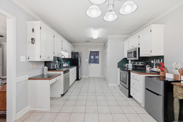 212 Rodney Guthrie Drive, Cabot, AR 72023