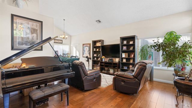 606 Sunnyvale Pl, Vacaville, CA 95687