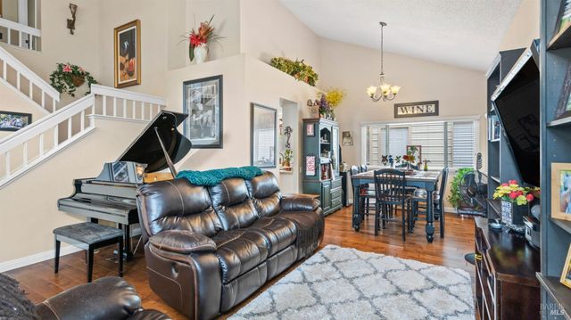 606 Sunnyvale Pl, Vacaville, CA 95687