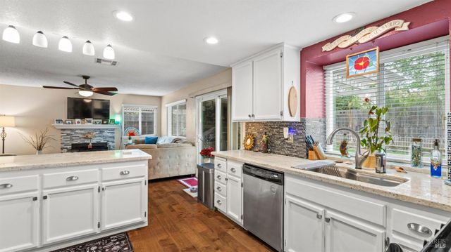 606 Sunnyvale Pl, Vacaville, CA 95687