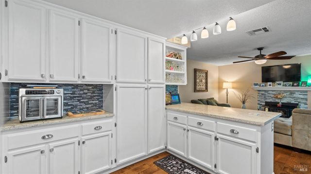 606 Sunnyvale Pl, Vacaville, CA 95687