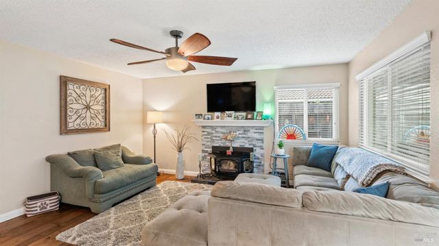 606 Sunnyvale Pl, Vacaville, CA 95687