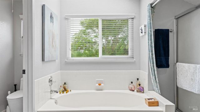 606 Sunnyvale Pl, Vacaville, CA 95687