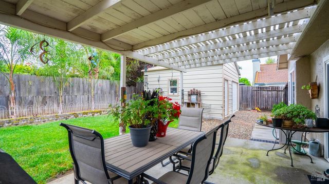 606 Sunnyvale Pl, Vacaville, CA 95687