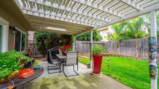 606 Sunnyvale Pl, Vacaville, CA 95687