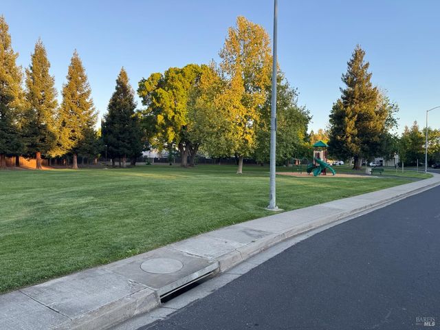 606 Sunnyvale Pl, Vacaville, CA 95687