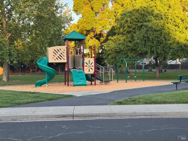 606 Sunnyvale Pl, Vacaville, CA 95687