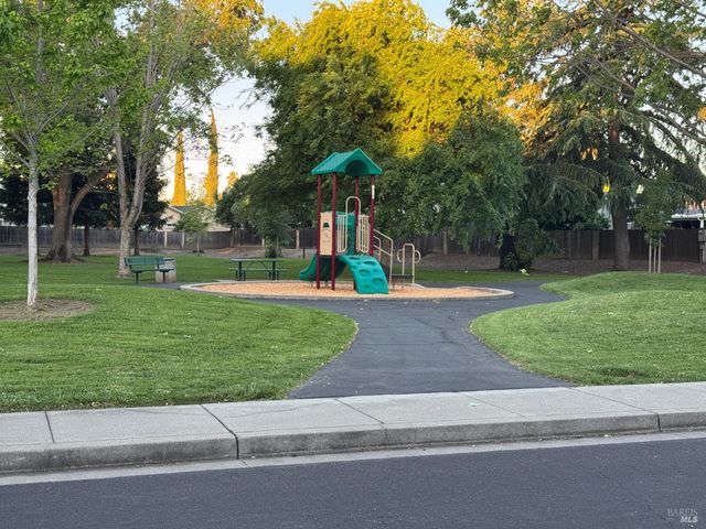 606 Sunnyvale Pl, Vacaville, CA 95687