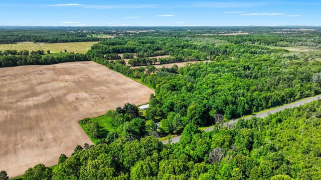 16077 M-216, Three Rivers, MI 49093