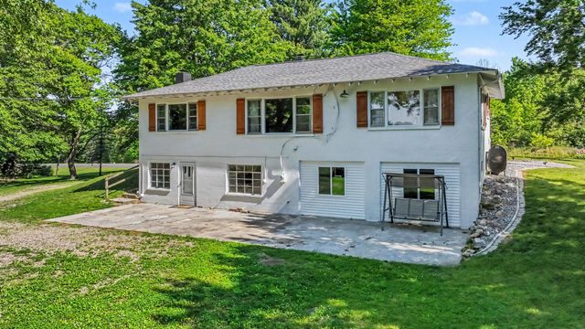 16077 M-216, Three Rivers, MI 49093