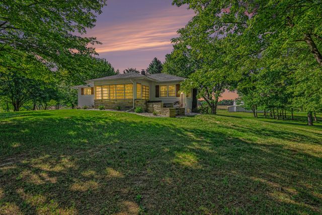 16077 M-216, Three Rivers, MI 49093