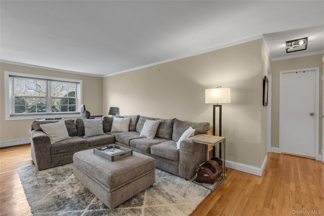 334 lakeland Avenue 4A, Sayville, NY 11782