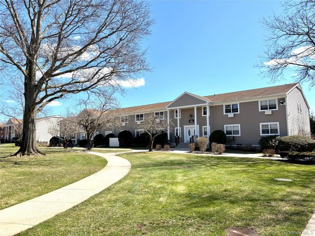 334 lakeland Avenue 4A, Sayville, NY 11782
