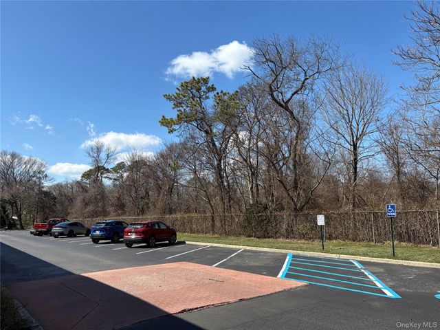 334 lakeland Avenue 4A, Sayville, NY 11782