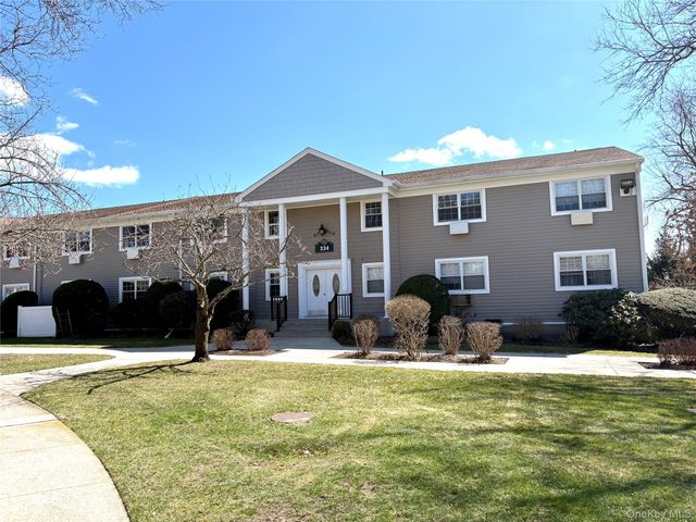 334 lakeland Avenue 4A, Sayville, NY 11782