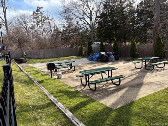 334 lakeland Avenue 4A, Sayville, NY 11782
