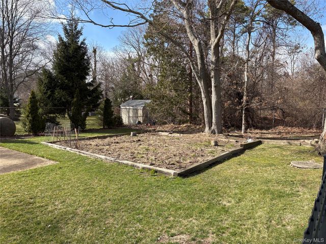 334 lakeland Avenue 4A, Sayville, NY 11782