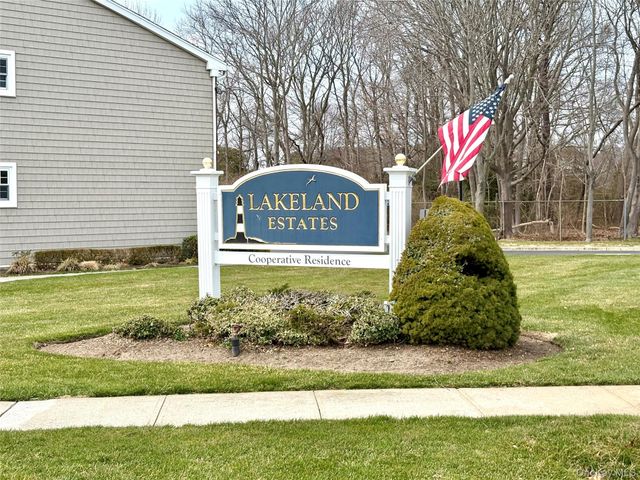 334 lakeland Avenue 4A, Sayville, NY 11782