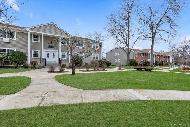 334 lakeland Avenue 4A, Sayville, NY 11782