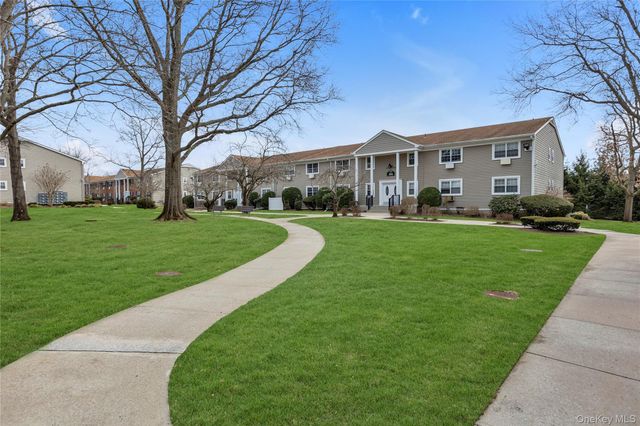 334 lakeland Avenue 4A, Sayville, NY 11782