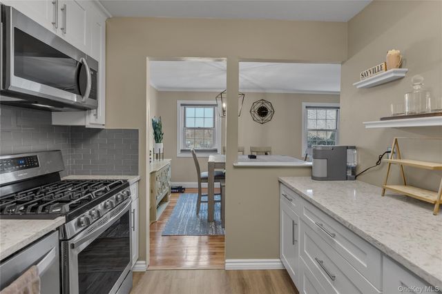 334 lakeland Avenue 4A, Sayville, NY 11782