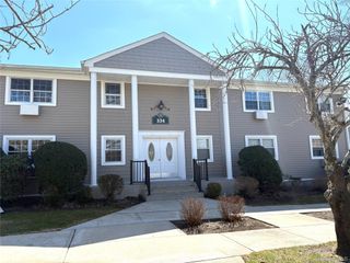 334 lakeland Avenue 4A, Sayville, NY 11782
