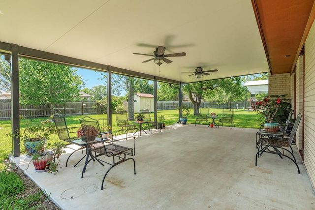 1412 Buchta Road, Angleton, TX 77515