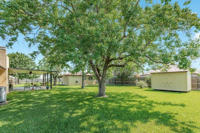 1412 Buchta Road, Angleton, TX 77515