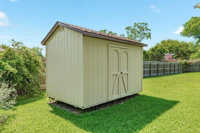 1412 Buchta Road, Angleton, TX 77515