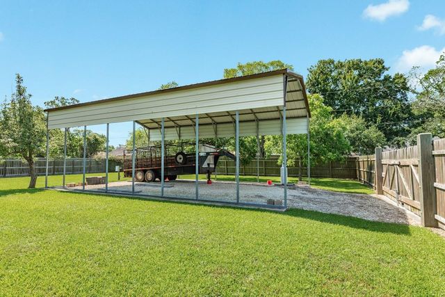 1412 Buchta Road, Angleton, TX 77515