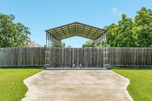 1412 Buchta Road, Angleton, TX 77515