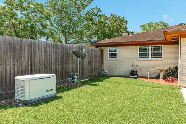 1412 Buchta Road, Angleton, TX 77515