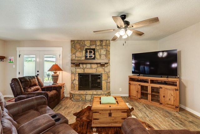 1412 Buchta Road, Angleton, TX 77515