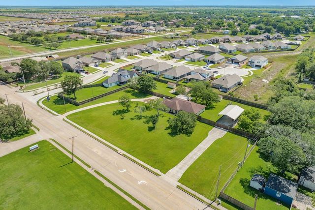 1412 Buchta Road, Angleton, TX 77515