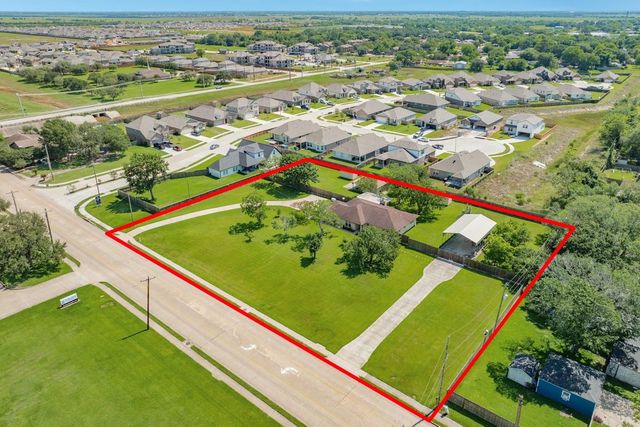 1412 Buchta Road, Angleton, TX 77515