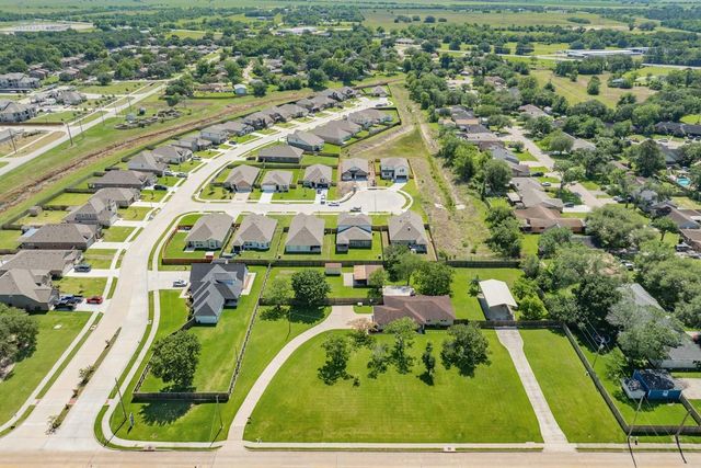 1412 Buchta Road, Angleton, TX 77515