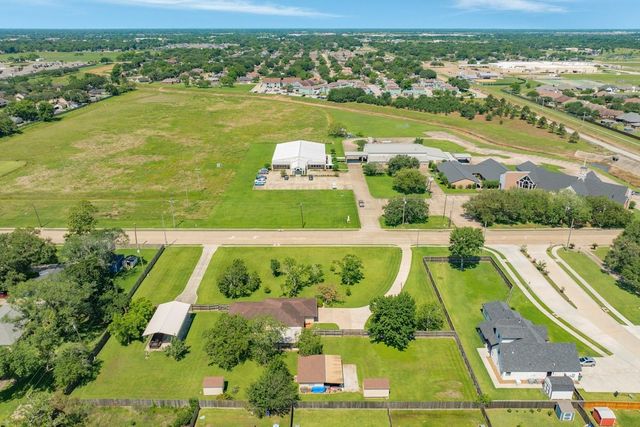 1412 Buchta Road, Angleton, TX 77515