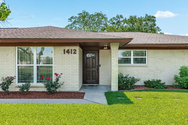 1412 Buchta Road, Angleton, TX 77515