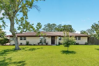 1412 Buchta Road, Angleton, TX 77515
