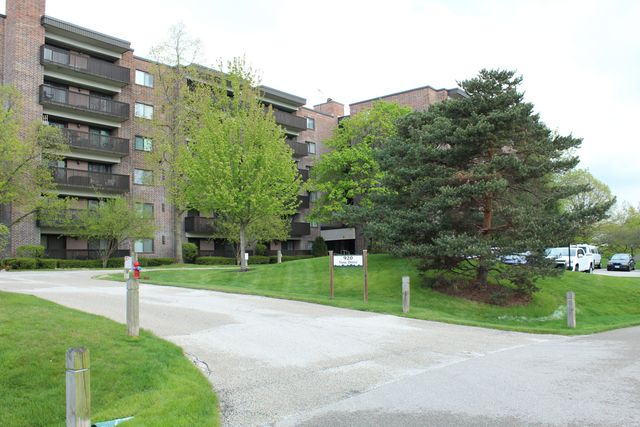 920 Vose Drive 402, Gurnee, IL 60031