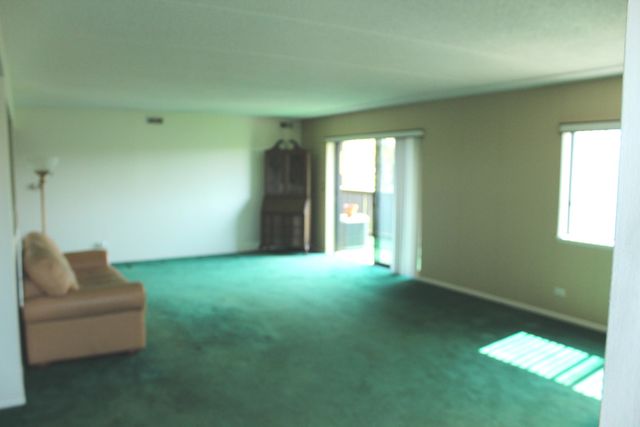 920 Vose Drive 402, Gurnee, IL 60031