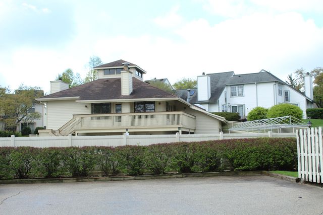 920 Vose Drive 402, Gurnee, IL 60031