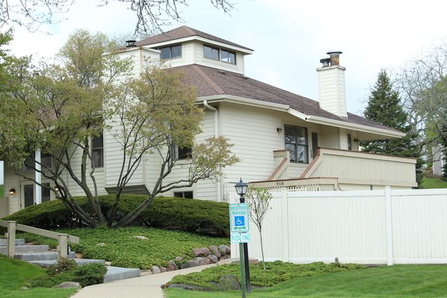 920 Vose Drive 402, Gurnee, IL 60031