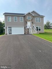 12152 REDHAWK DR, Waynesboro, PA 17268